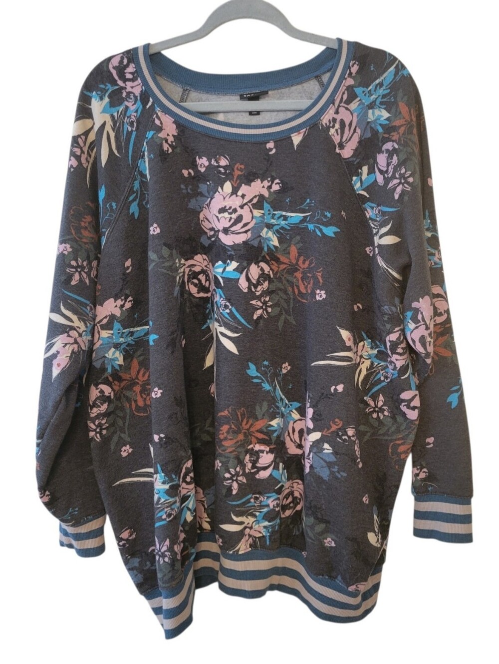 Torrid Dark Gray Floral Classic Fit Cozy Fleece Sweatshirt Size 3‎